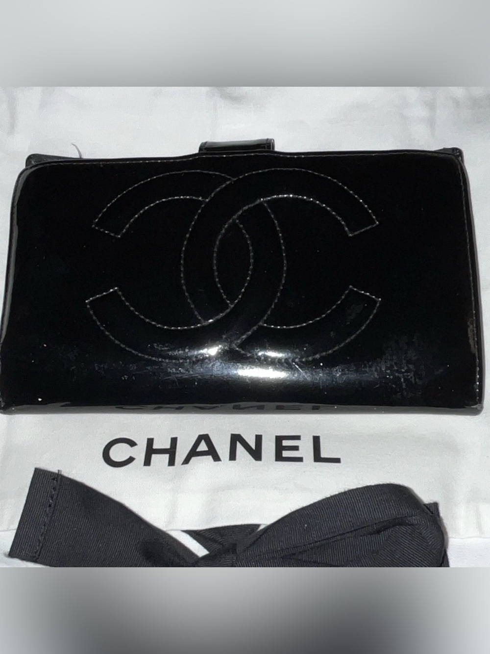 CHANEL Black Patent Leather CC Logo Wallet